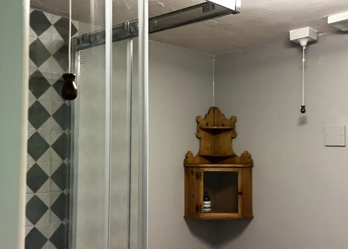 Hidden Loft Apartment - Central Bath
